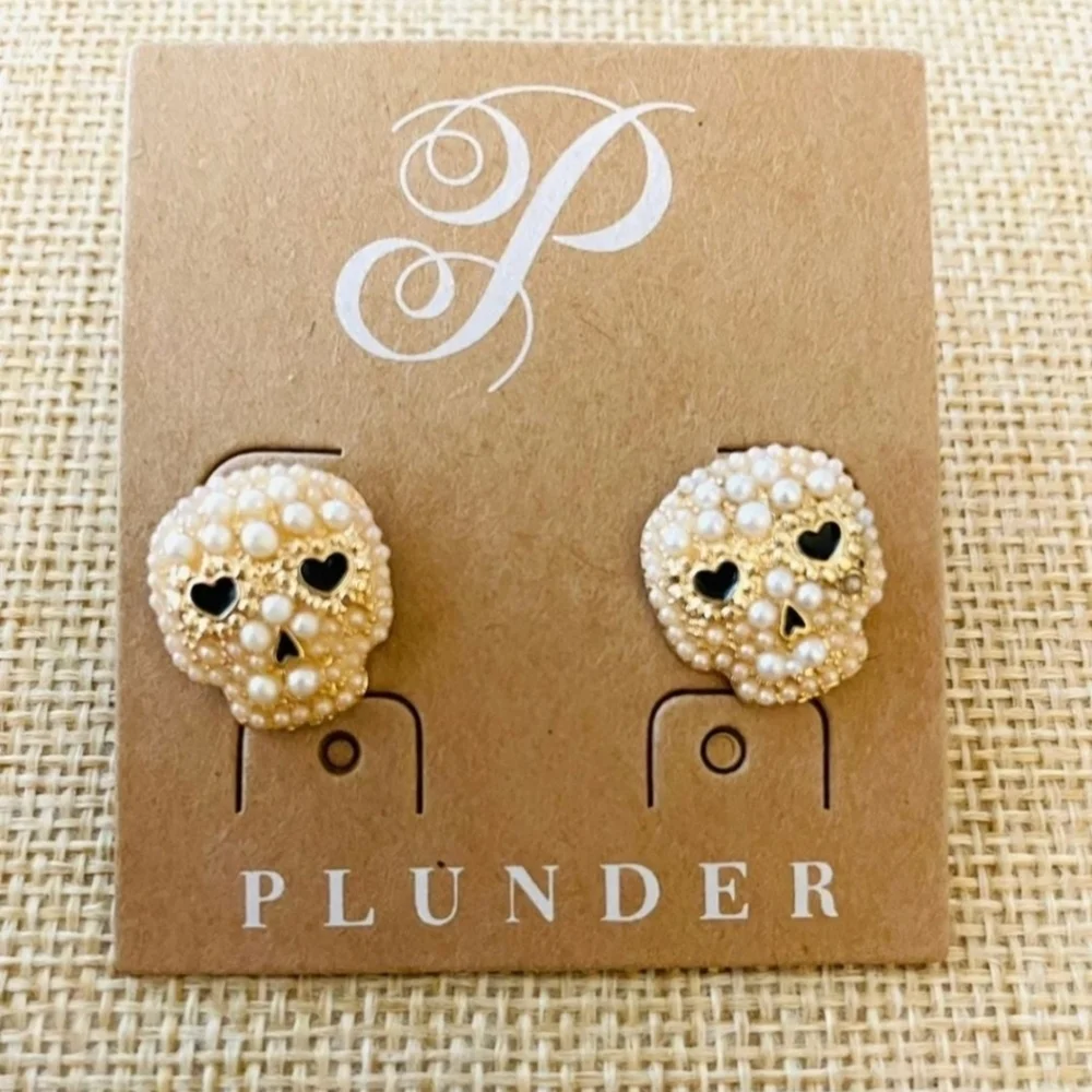 Plunder Moon Earrings - Picture 3 of 3